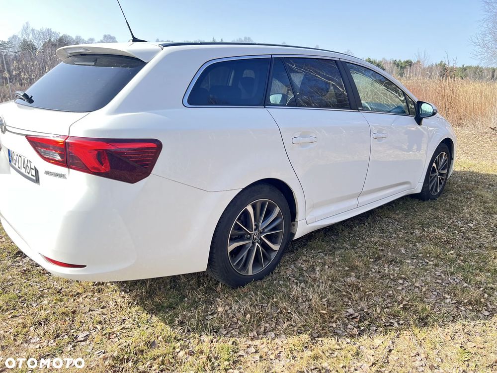 Toyota Avensis 1.8 Premium - 4