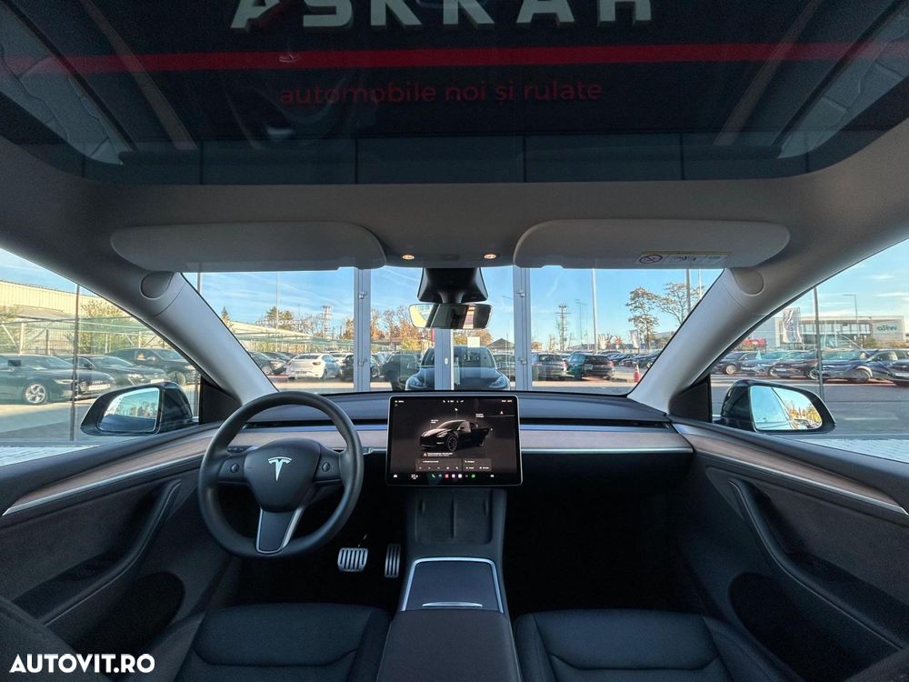 Tesla Model Y Performance Dual Motor AWD - 12