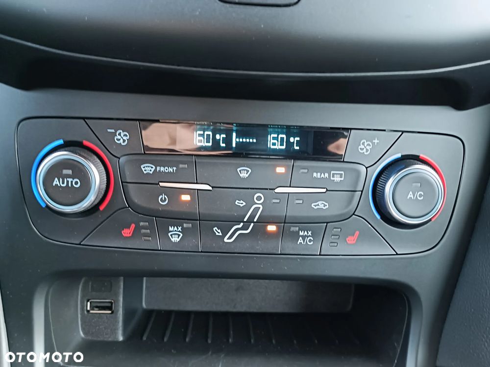 Ford Focus 1.0 EcoBoost Start-Stopp-System ST-LINE STYLE - 19