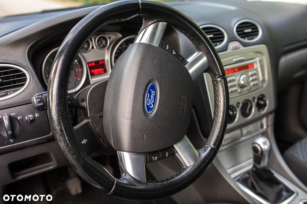 Ford Focus 1.6 16V Trend - 15