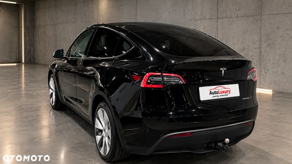 Tesla Model Y Long Range AWD - 3