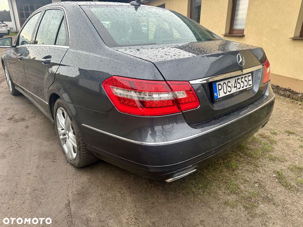 Mercedes-Benz Klasa E 300 CDI DPF BlueEFFICIENCY 7G-TRONIC Avantgarde - 11