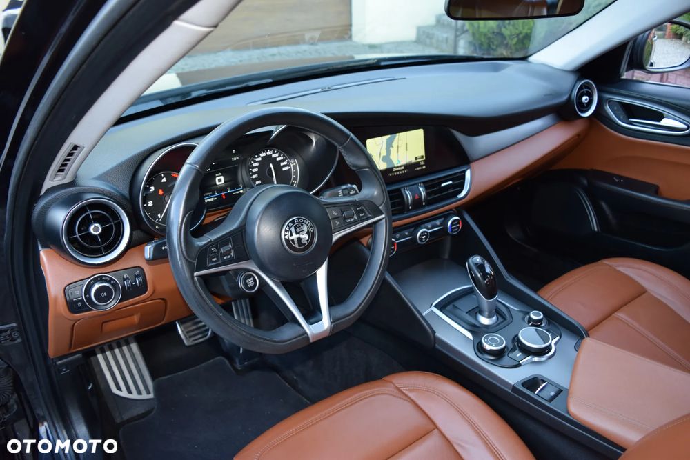 Alfa Romeo Giulia 2.2 AT8 Executive - 16