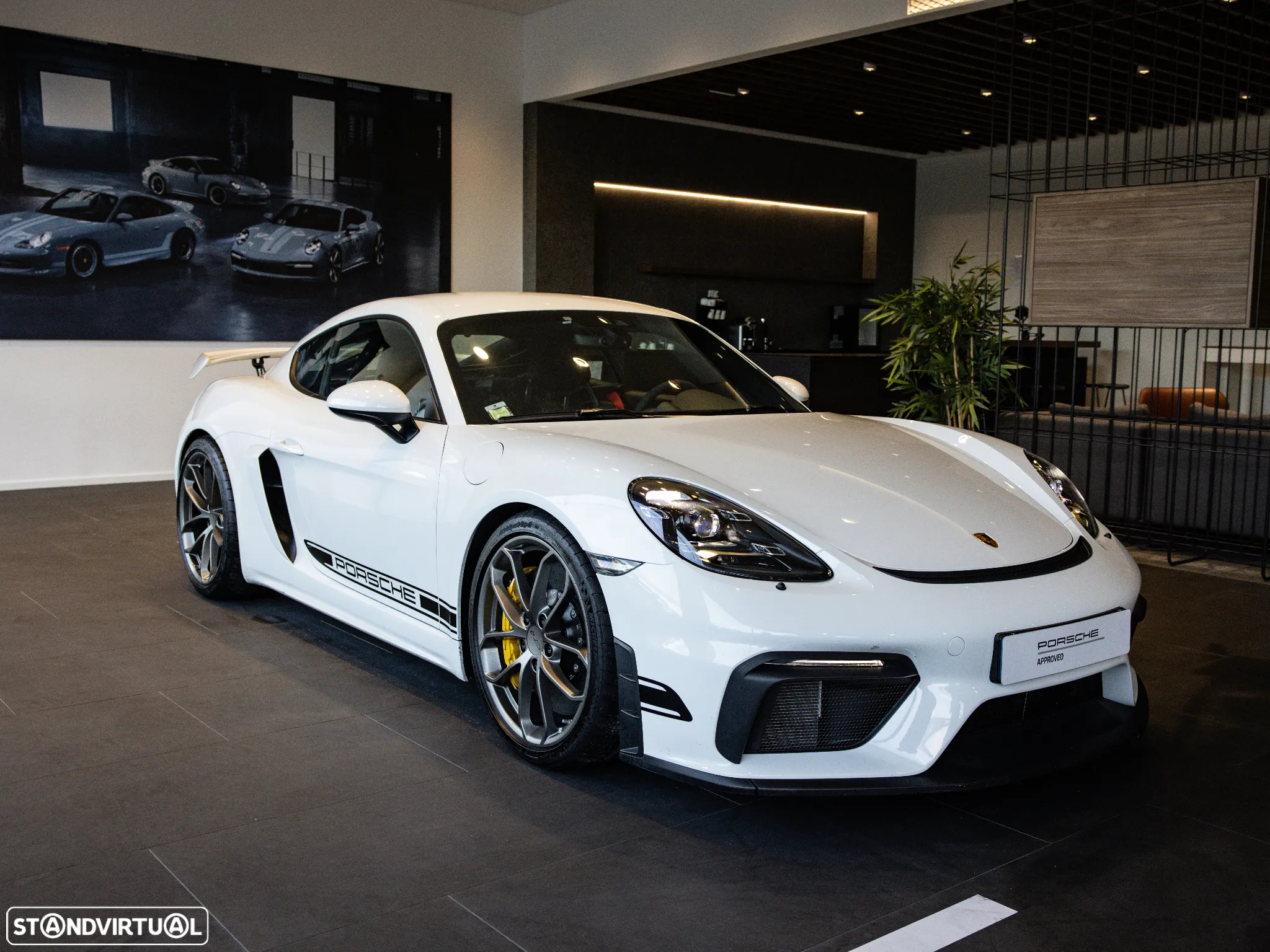 Porsche 718 Cayman GT4 - 8