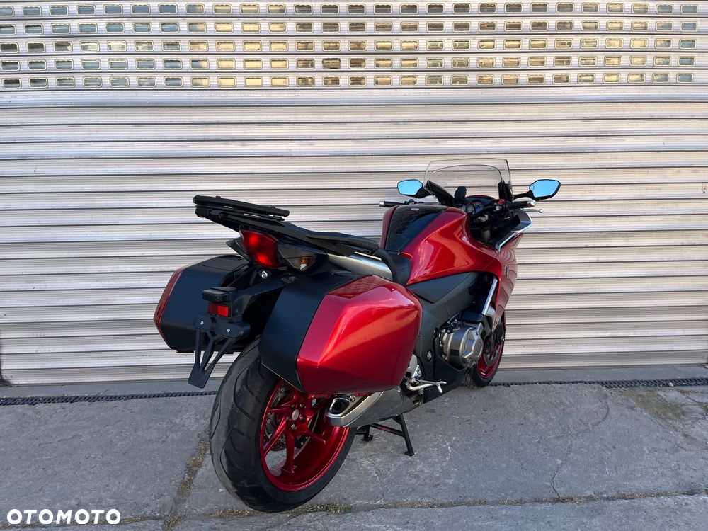 Honda VFR - 13