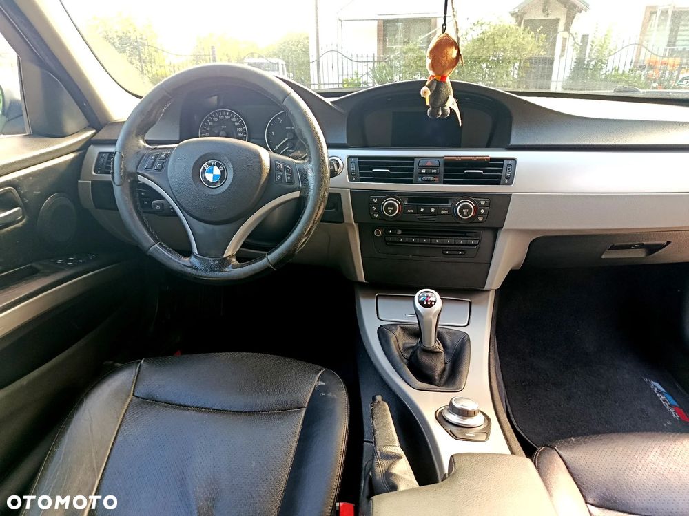 BMW Seria 3 318d - 36