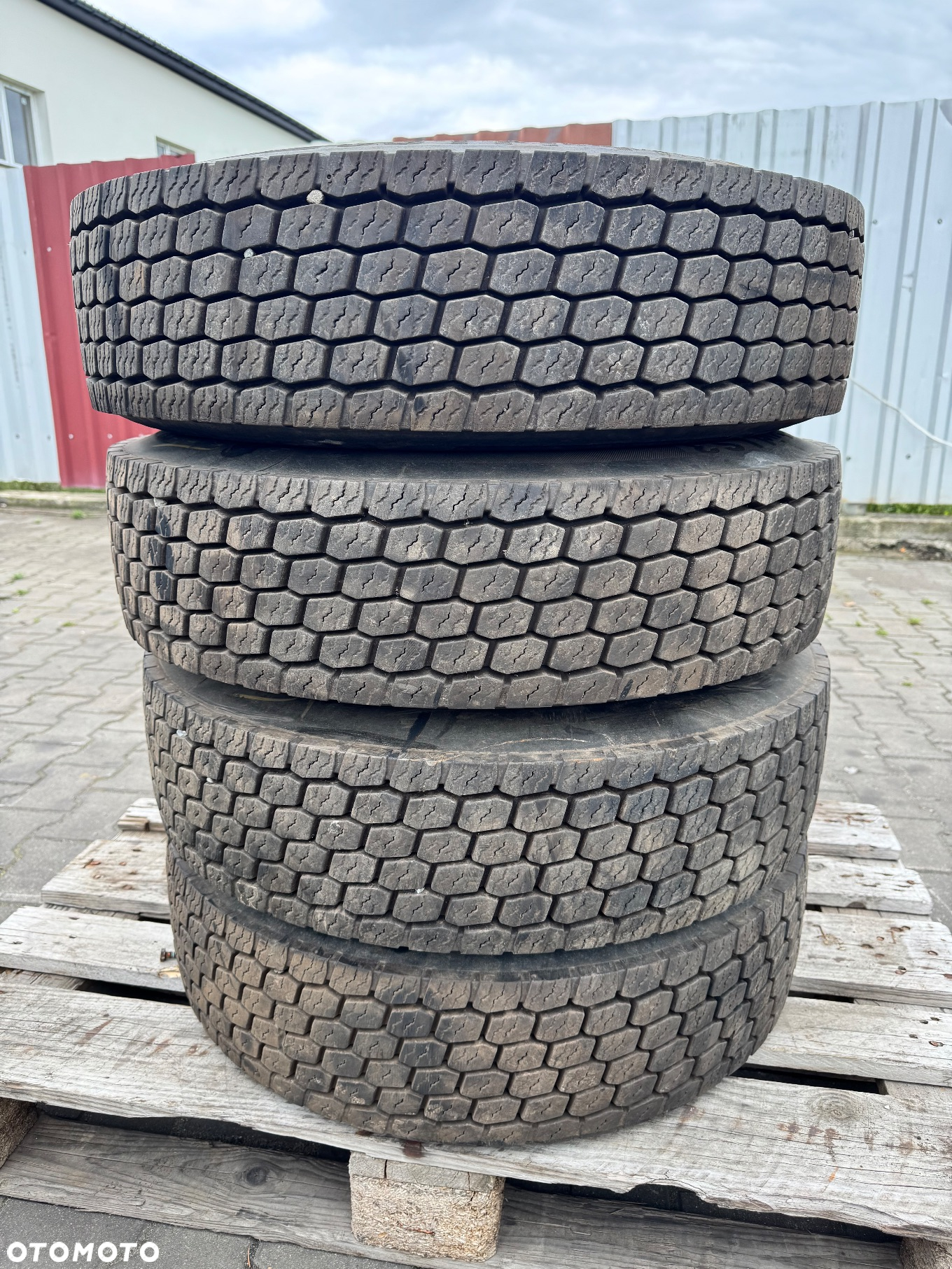 Komplet kół felga, opona Continental 205/75 R17,5 - 2
