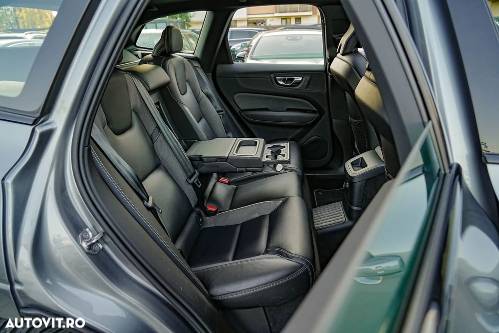 Volvo XC 60 Recharge T8 Twin Engine eAWD R-Design - 16