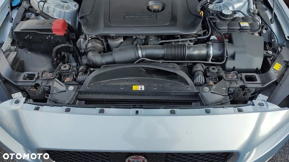 Jaguar XE - 19