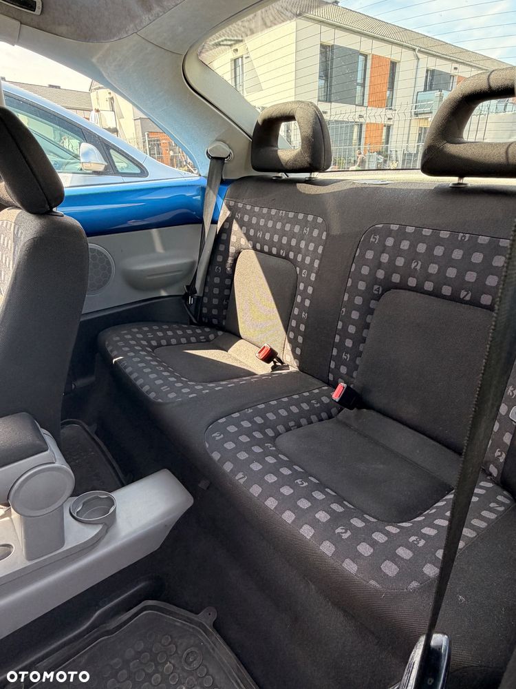 Volkswagen New Beetle - 14
