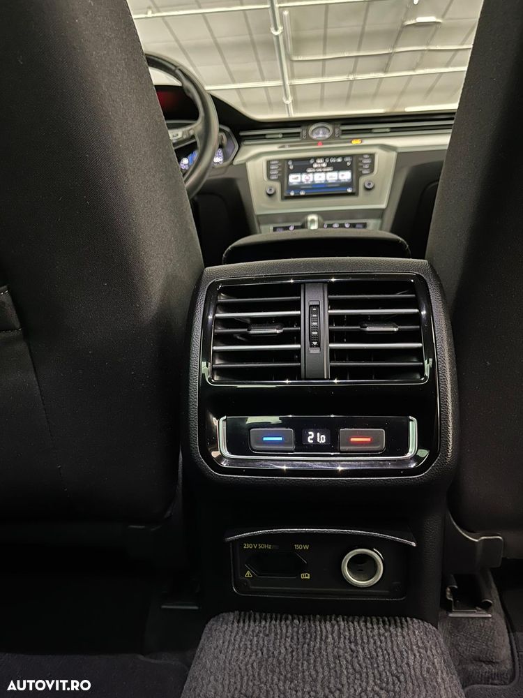 Volkswagen Passat - 12