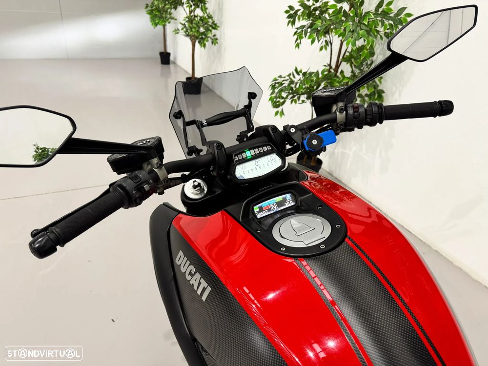 Ducati Diavel Carbon - 10