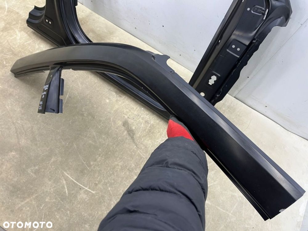 Poszycie Lamborghini Urus 18r.- prawy próg słupek A B środkowy ćwiartka rama drzwi reperaturka NOWA - 4