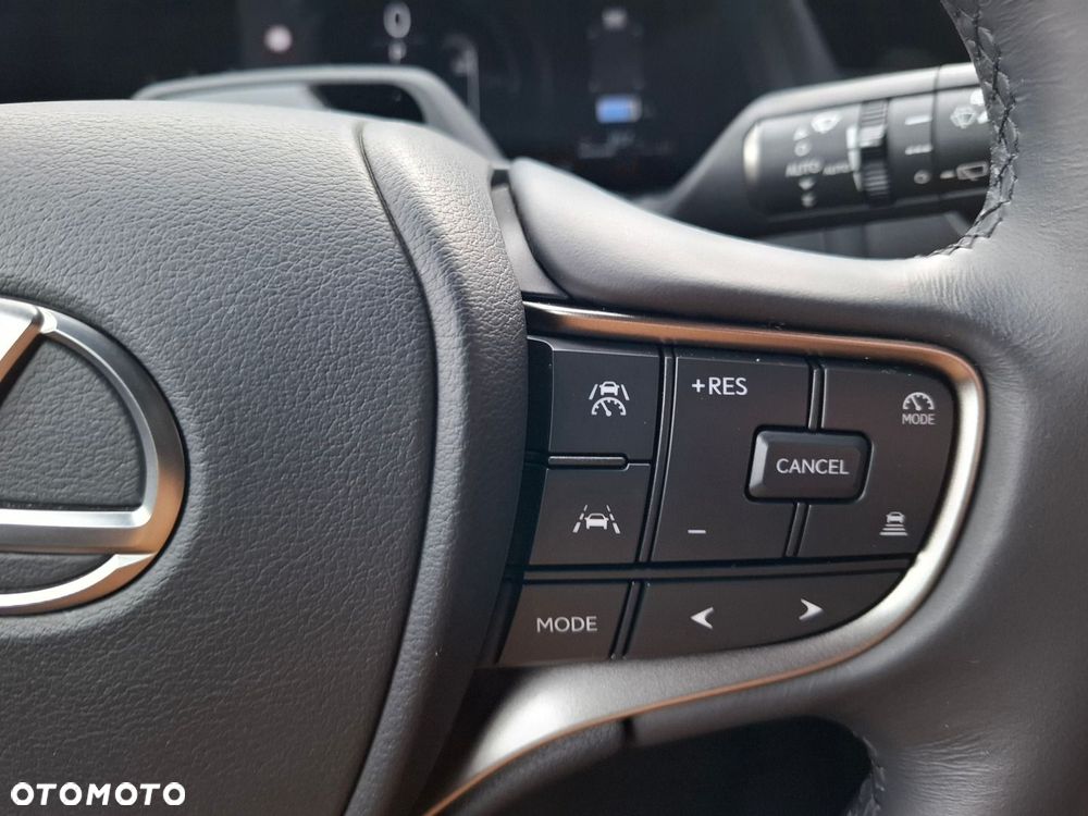 Lexus UX - 35
