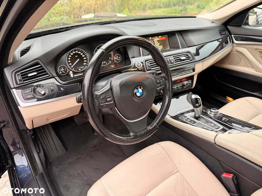 BMW Seria 5 525d xDrive - 9