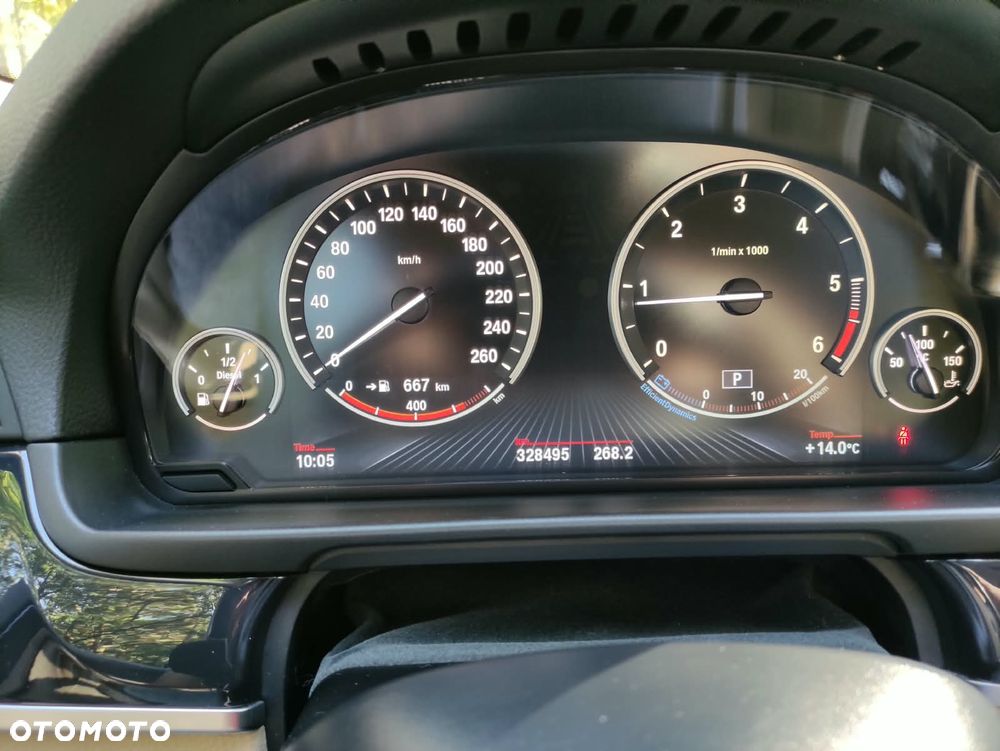 BMW Seria 5 520d xDrive - 13