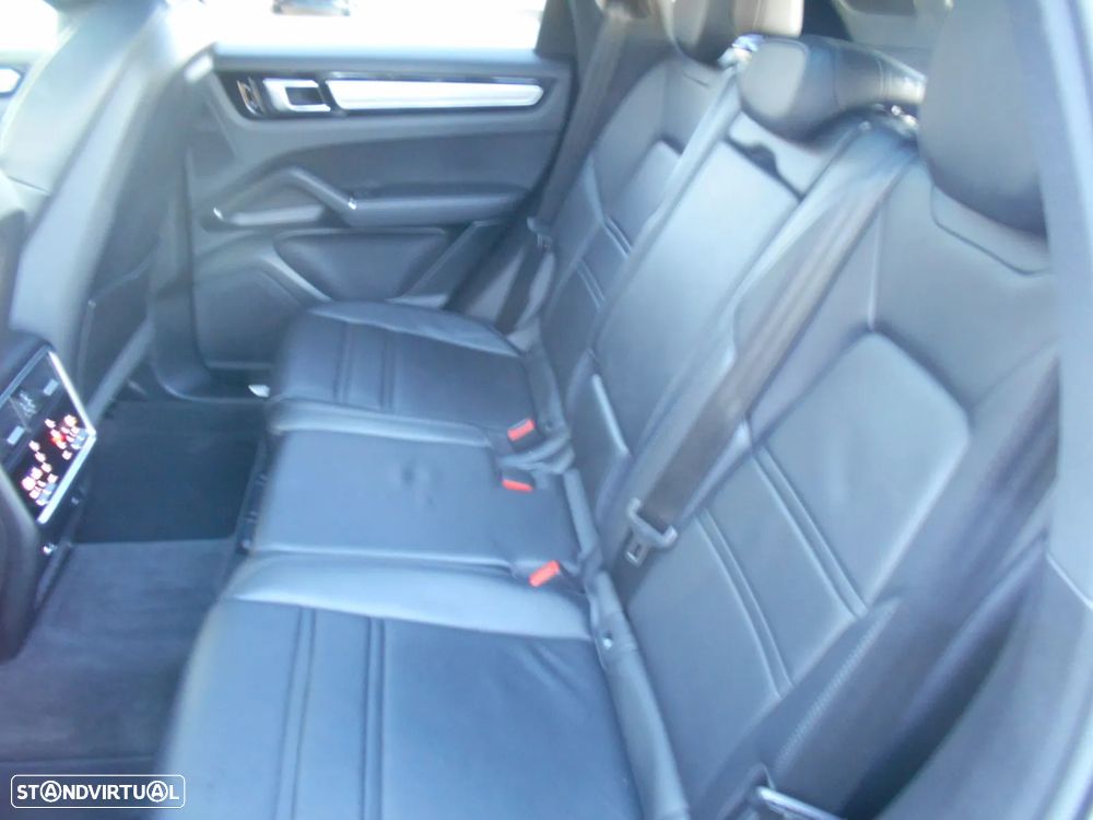 Porsche Cayenne S Platinum Edition - 31