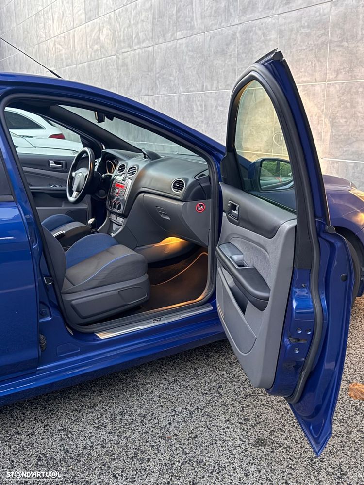 Ford Focus 2.5 VCT ST - 10