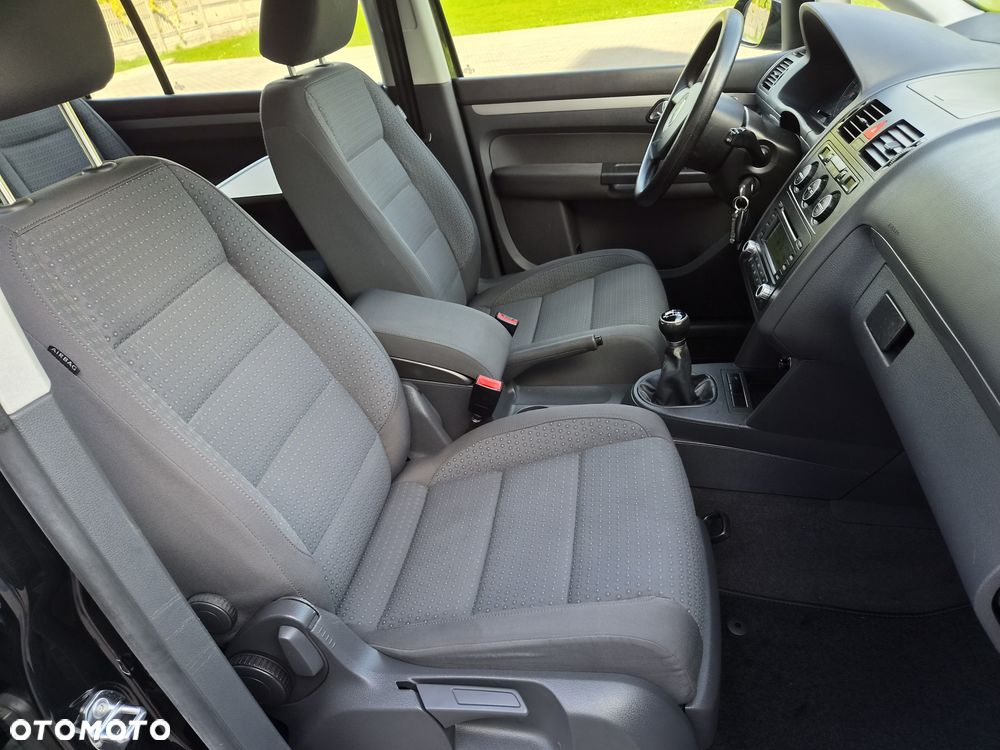 Volkswagen Touran - 31