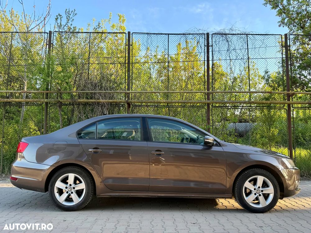 Volkswagen Jetta - 8