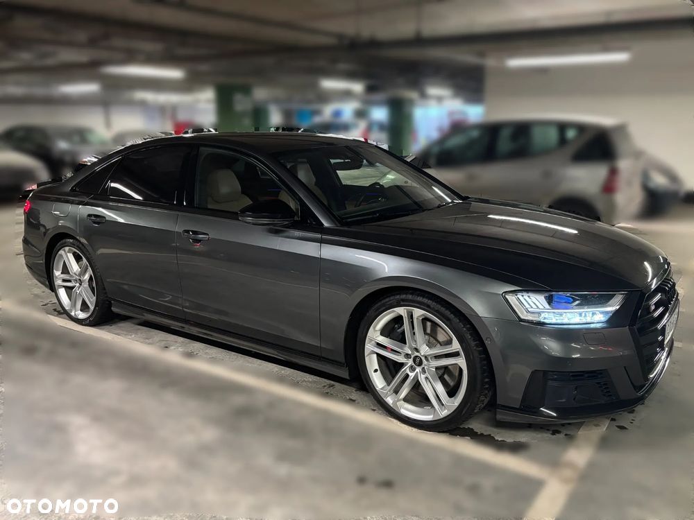Audi S8 - 1