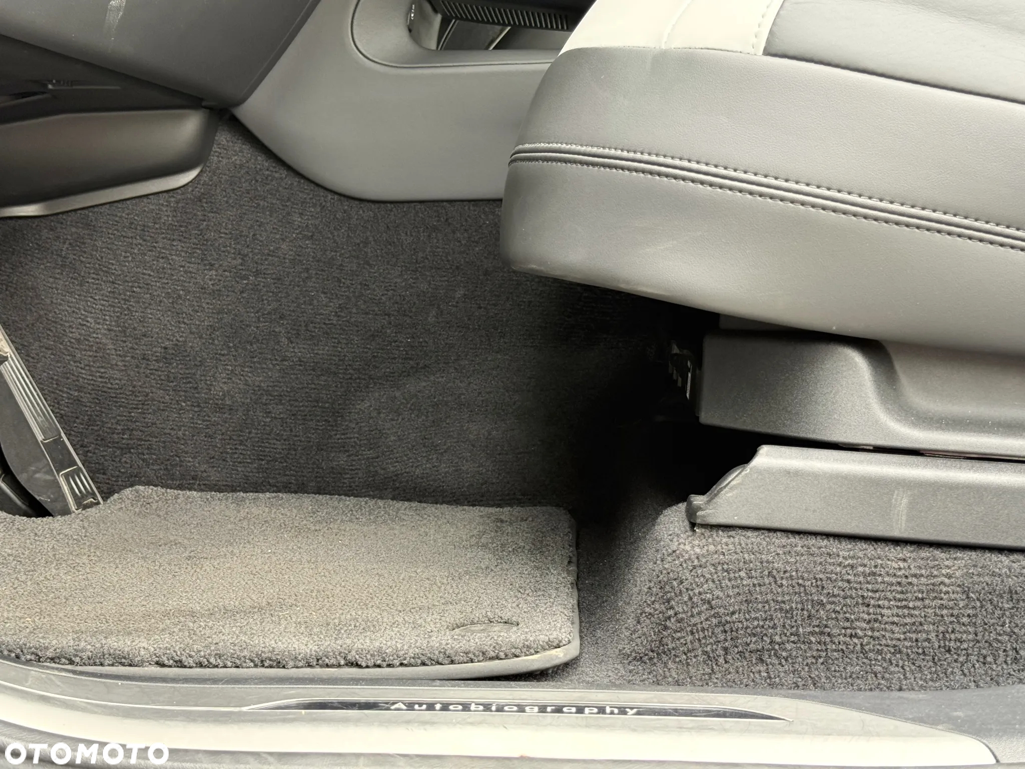 Land Rover Range Rover Sport D350 Autobiography - 17