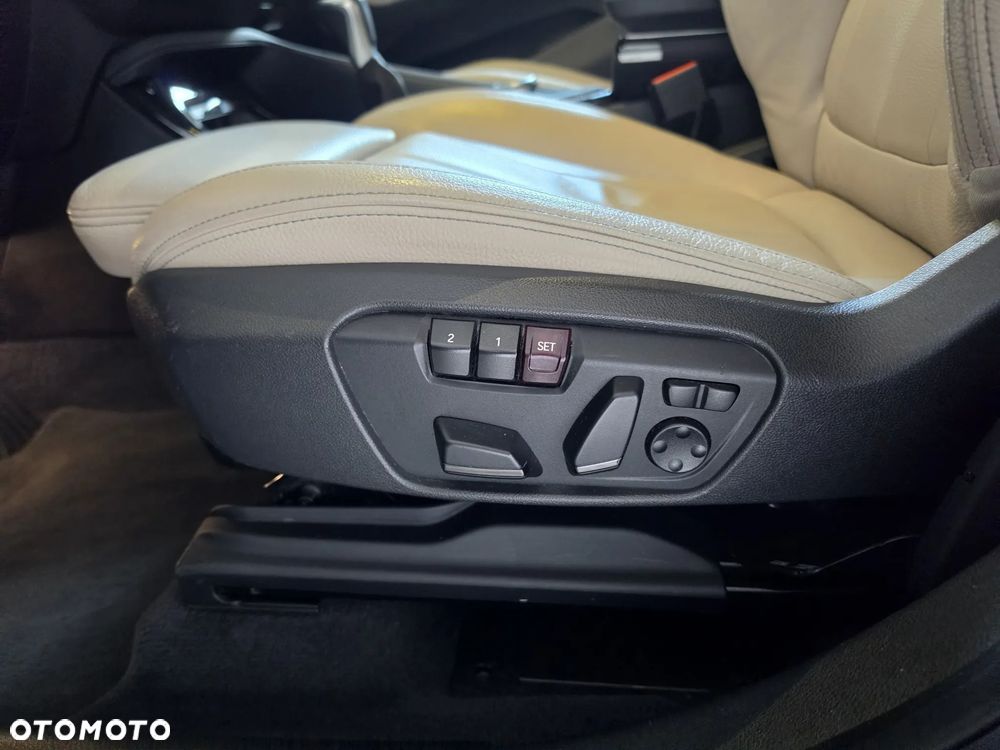BMW X1 xDrive18d - 9
