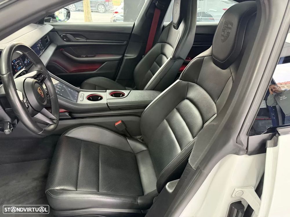 Porsche Taycan 4S - 31