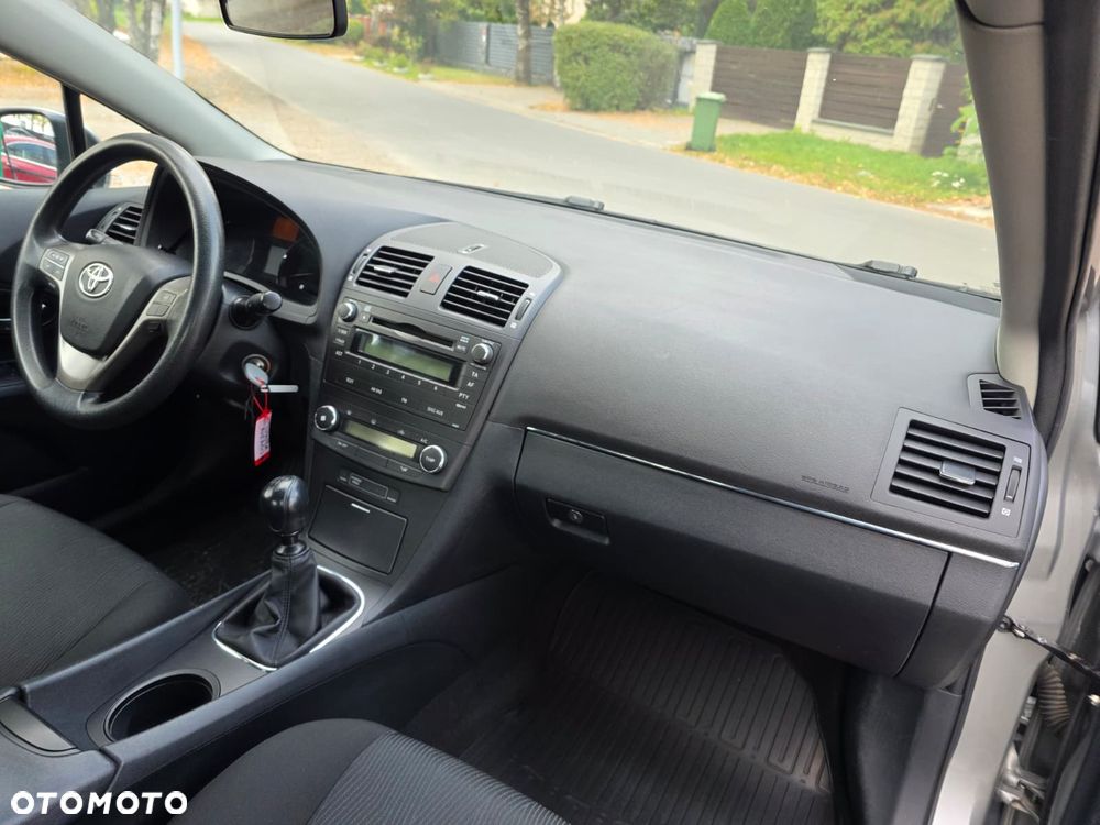 Toyota Avensis - 22