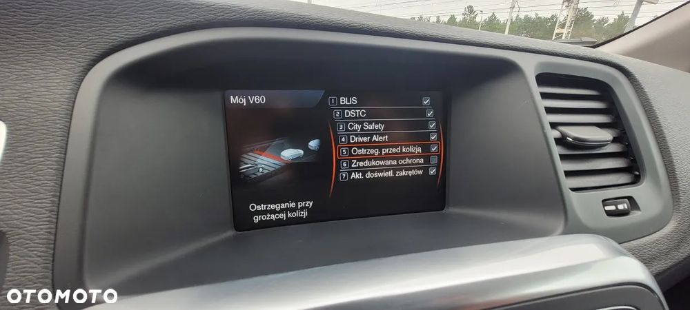 Volvo V60 D3 Geartronic R-Design - 29
