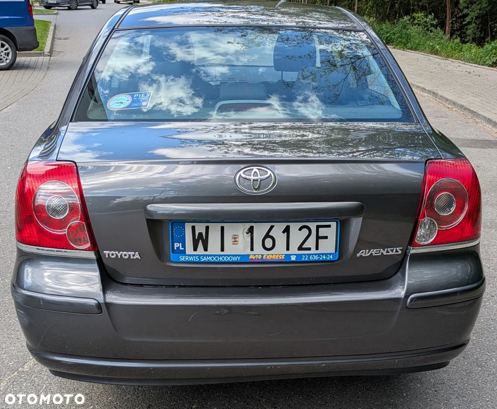 Toyota Avensis - 4