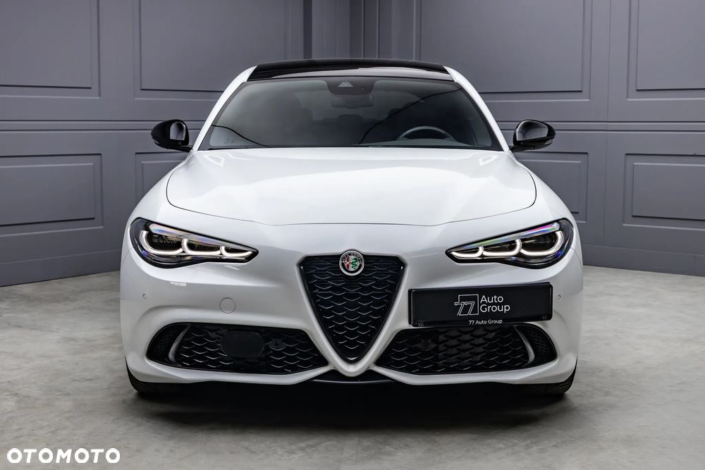 Alfa Romeo Giulia 2.0 Turbo 16V AT8-Q4 Veloce - 11