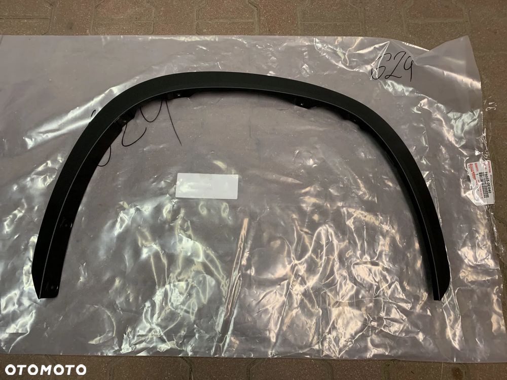 TOYOTA HIGHLANDER IV 19- LISTWA NA BŁOTNIK NAKŁADKA BŁOTNIKA PRAWA PRZEDNIA PRZÓD PRAWY NOWA