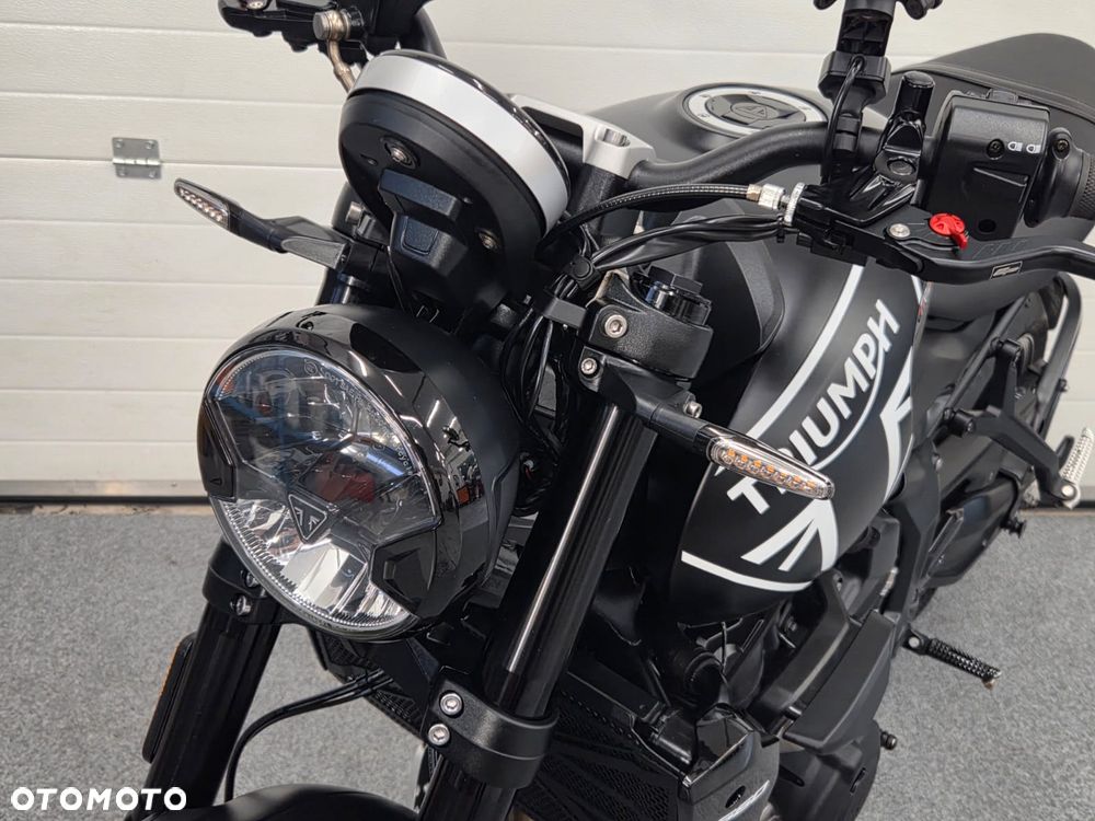 Triumph Trident - 12