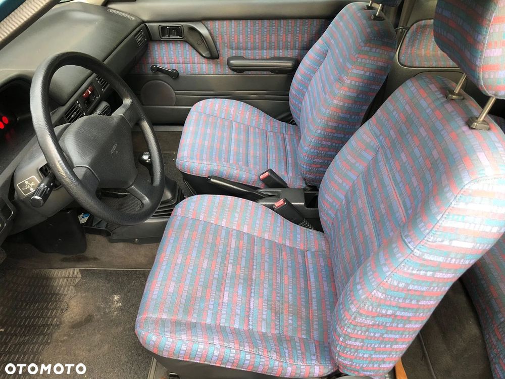 Mazda 323 - 6