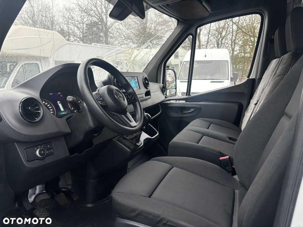 Mercedes-Benz Sprinter - 4