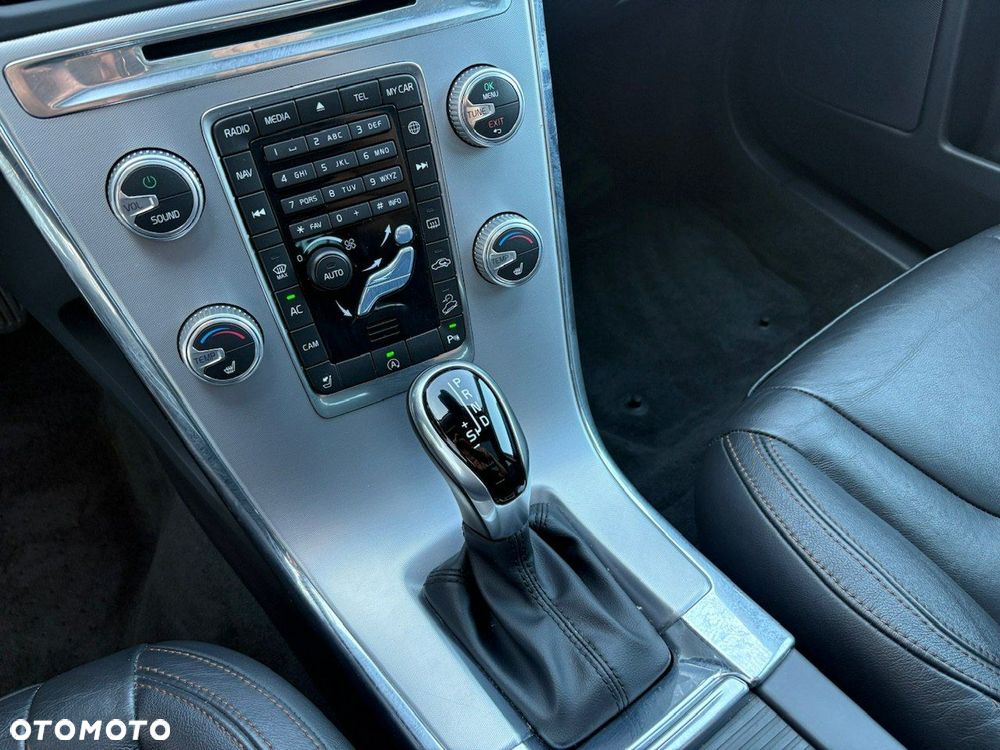 Volvo XC 60 D4 AWD Geartronic Momentum - 18