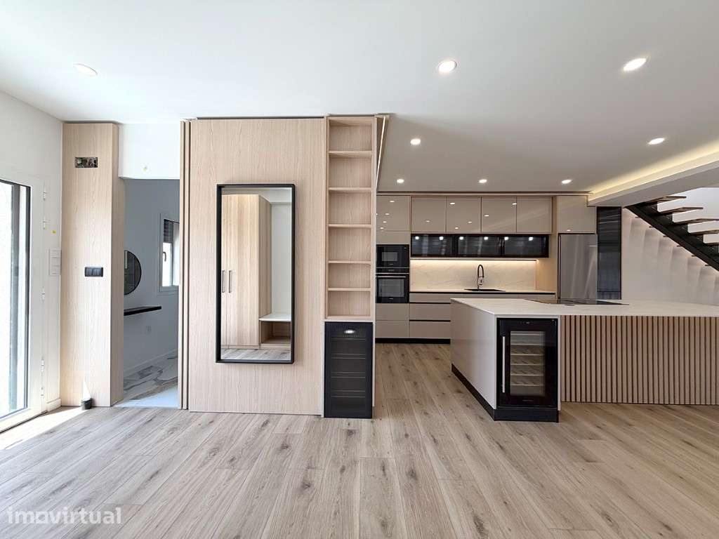 Moradia T4+1 totalmente renovada à venda em Fernão Ferro - Grande imagem: 3/30