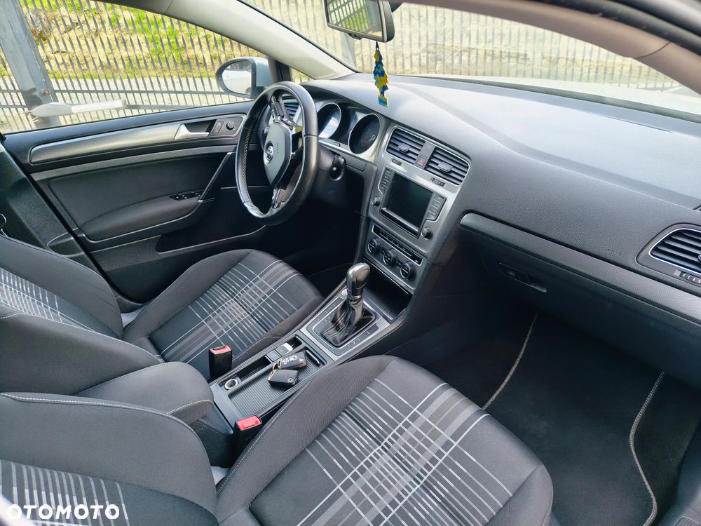 Volkswagen Golf 1.2 TSI BlueMotion Technology DSG Lounge - 28