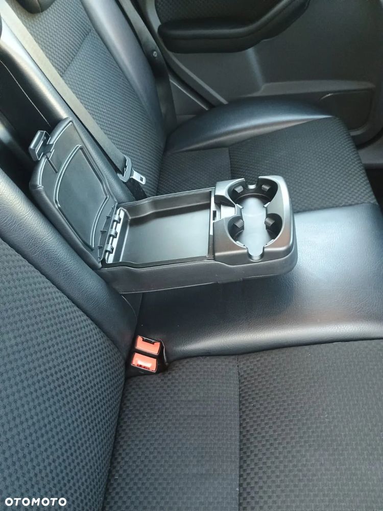 Ford Focus 2.0 16V Titanium - 25