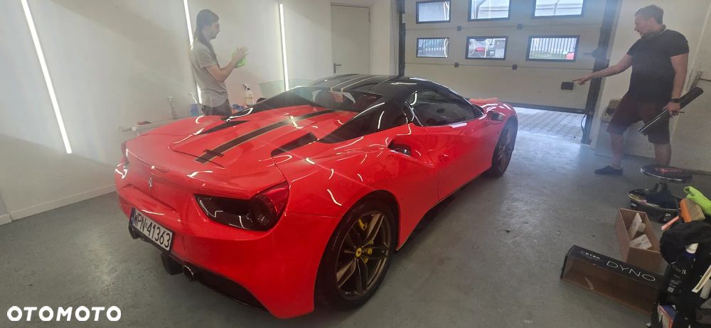 Ferrari 488 - 8