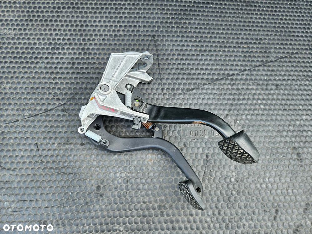 Pedały 678711/10 6761310 Pedał Czujnik Hamulca Sprzegła Stelaż Manual Europa BMW 3 E90 E91 E92 - 1
