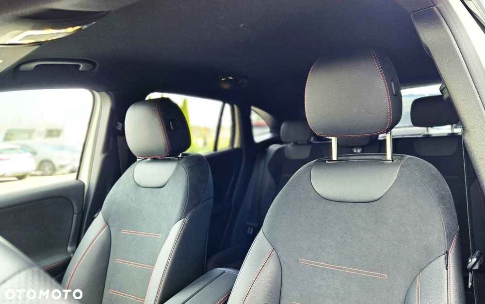 Mercedes-Benz GLA - 10