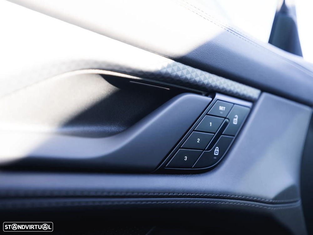 Porsche Taycan Cross Turismo 4 - 19