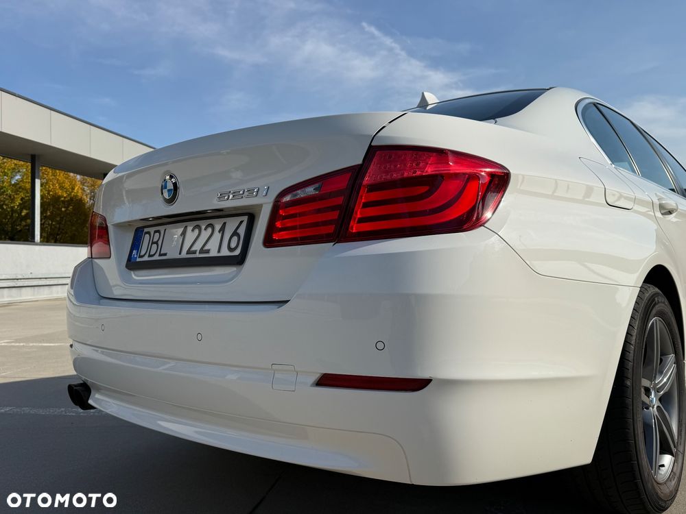 BMW Seria 5 523i - 8