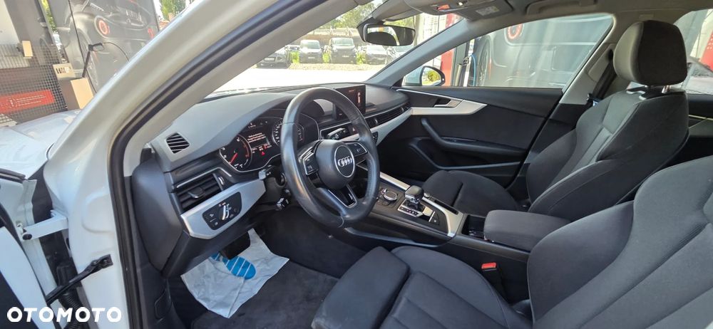Audi A4 Avant 40 TFSI S tronic - 32