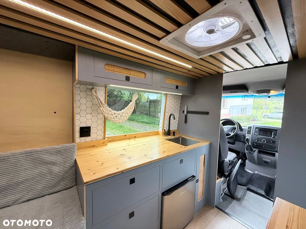 Mercedes-Benz Sprinter - 25