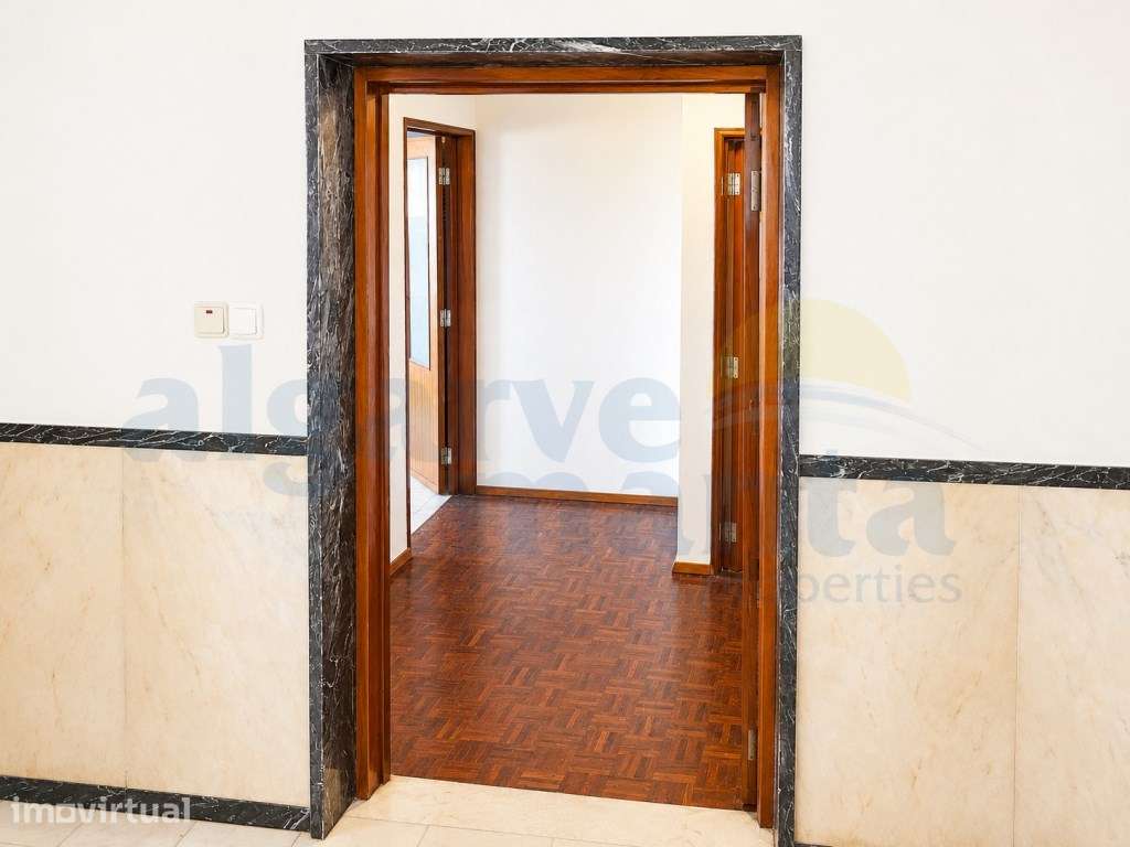 Apartamento T4 com Terraço no Coração de Vila Real de Santo António - Grande imagem: 4/35