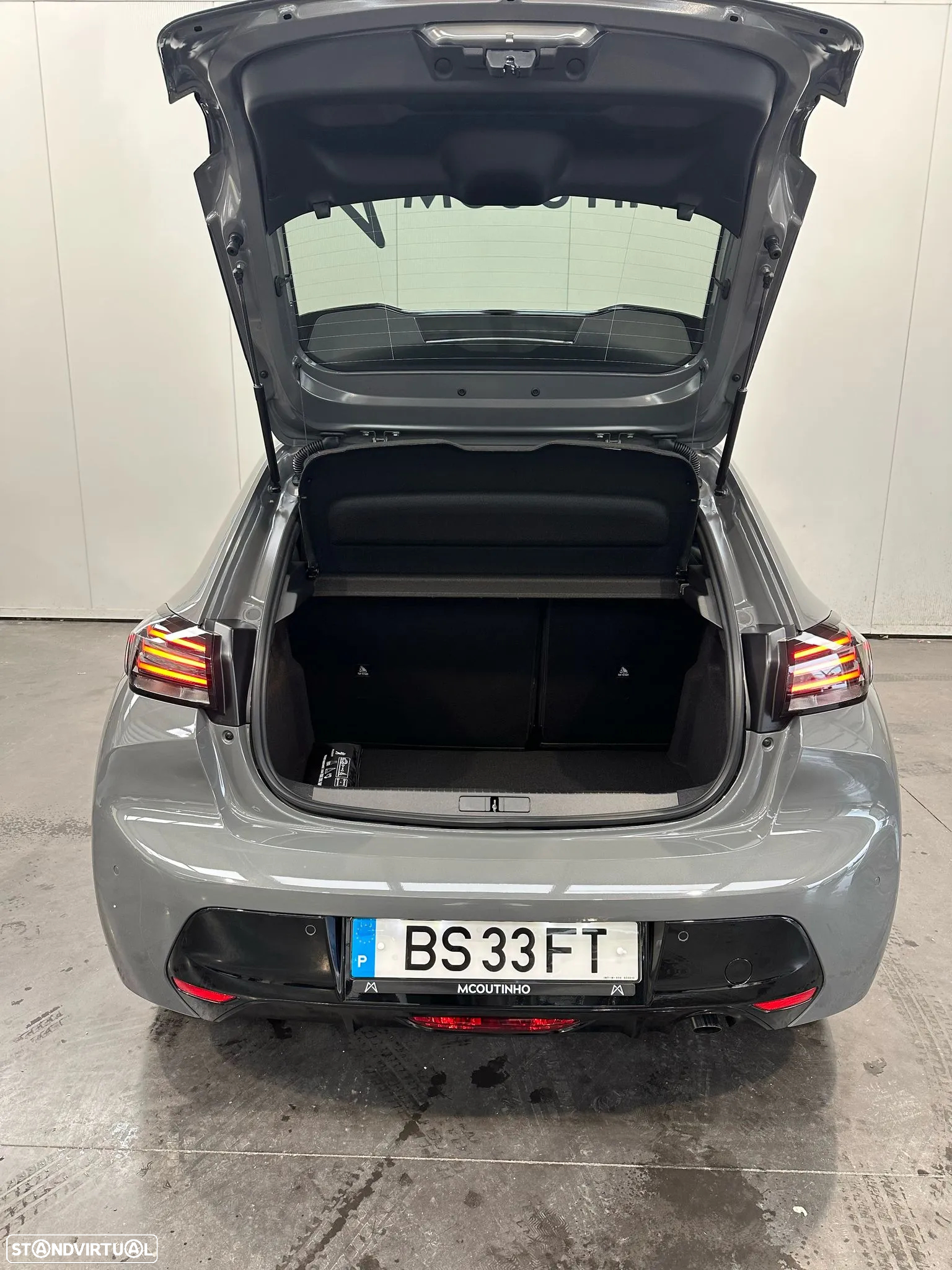 Peugeot 208 - 8