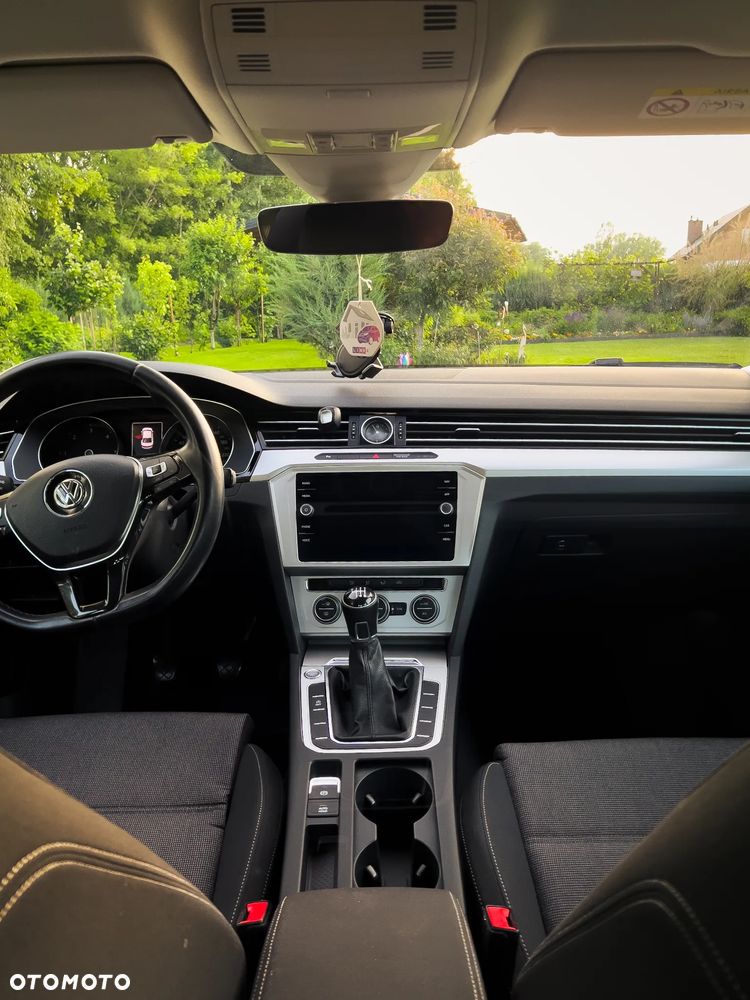 Volkswagen Passat - 8